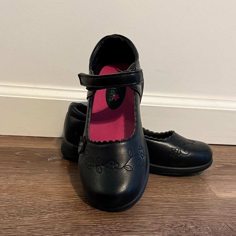 NWOT Mary Jane Black Dress Shoes Girls Size 1